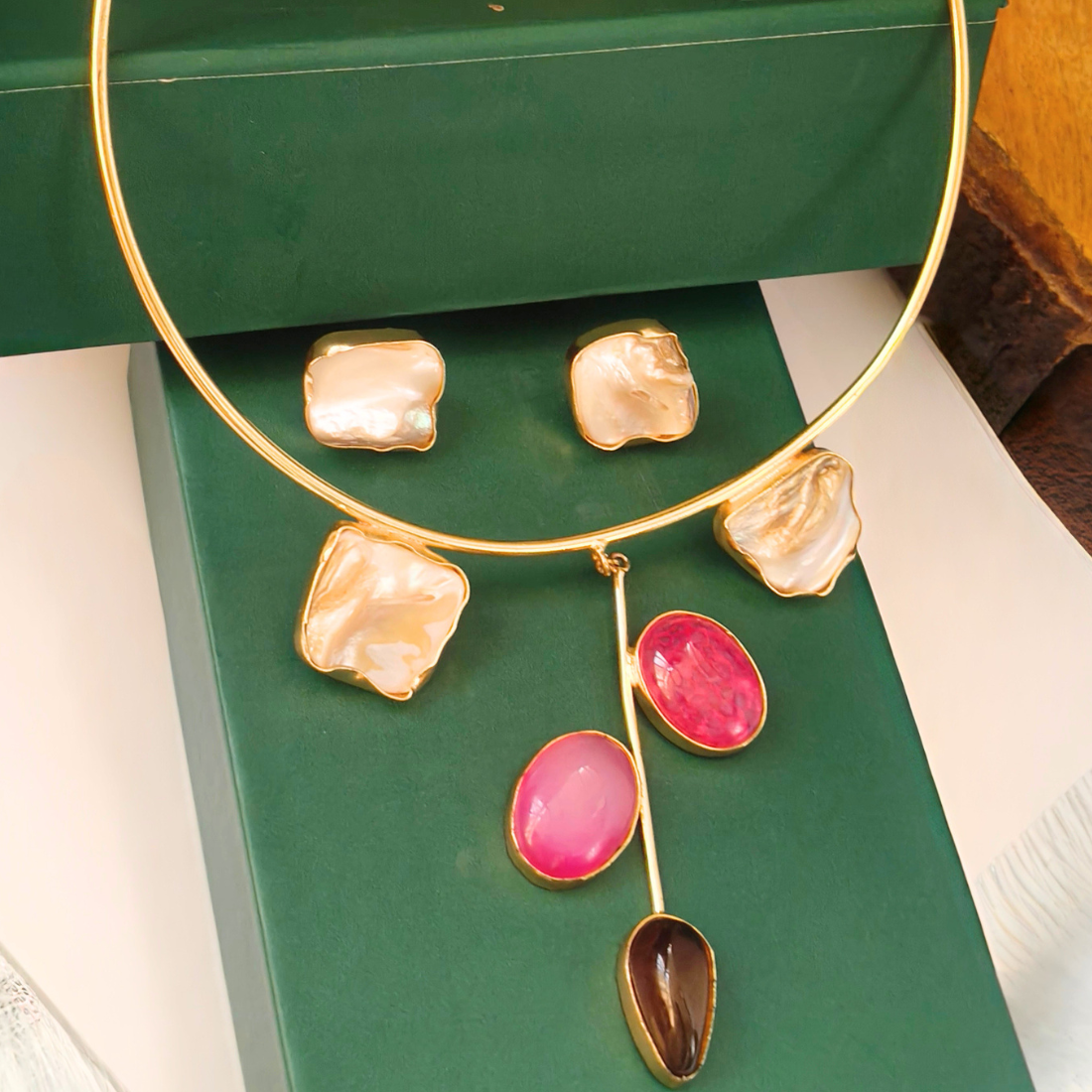 Multicolour stone pendant necklace set